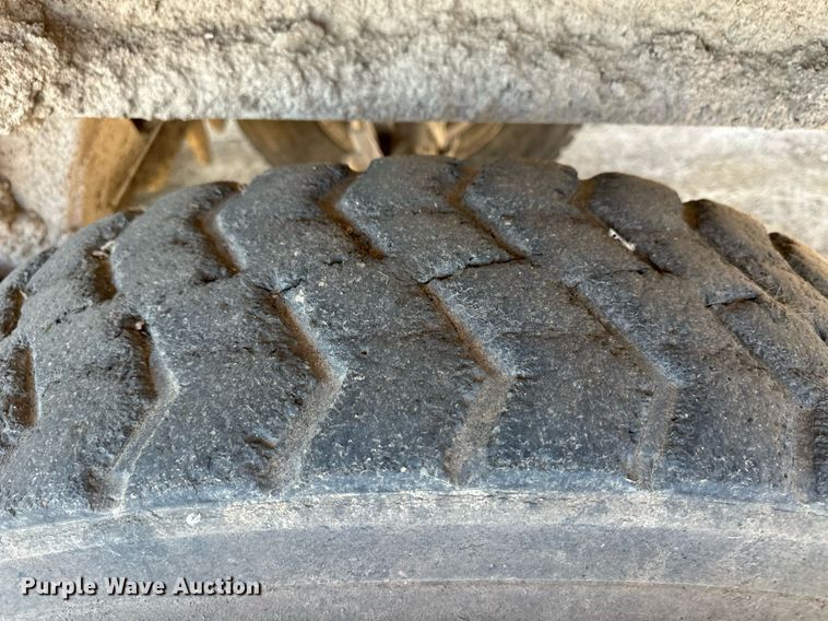 image for item OM9671 1994 Galbreath FFA22 end dump trailer