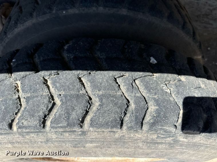 image for item OM9671 1994 Galbreath FFA22 end dump trailer