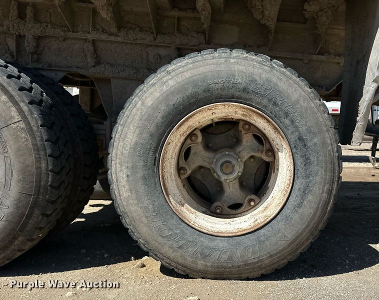 image for item OM9671 1994 Galbreath FFA22 end dump trailer