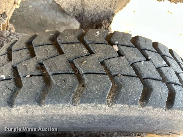 image for item OM9671 1994 Galbreath FFA22 end dump trailer