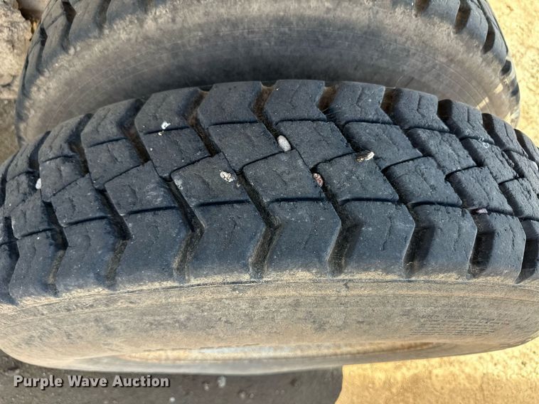 image for item OM9671 1994 Galbreath FFA22 end dump trailer