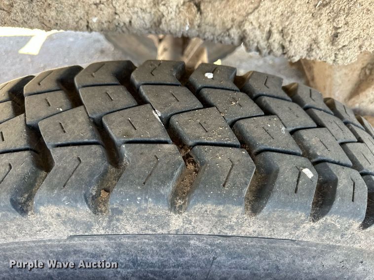 image for item OM9671 1994 Galbreath FFA22 end dump trailer