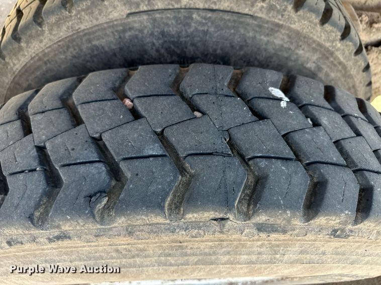 image for item OM9671 1994 Galbreath FFA22 end dump trailer