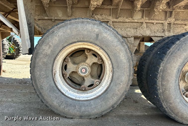 image for item OM9671 1994 Galbreath FFA22 end dump trailer