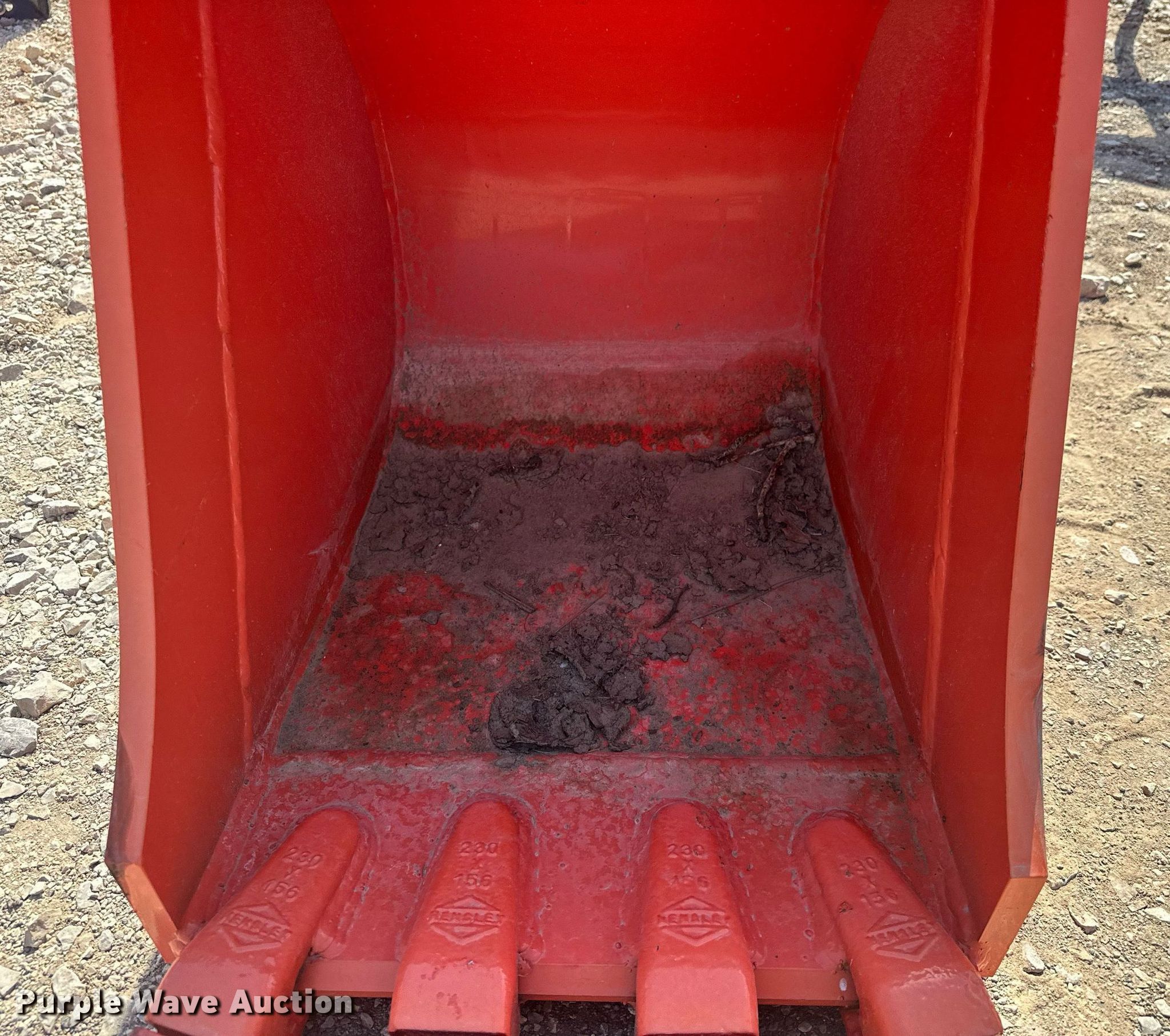 Kubota K7789 excavator bucket in Duncan, OK Item EJ4983 for sale