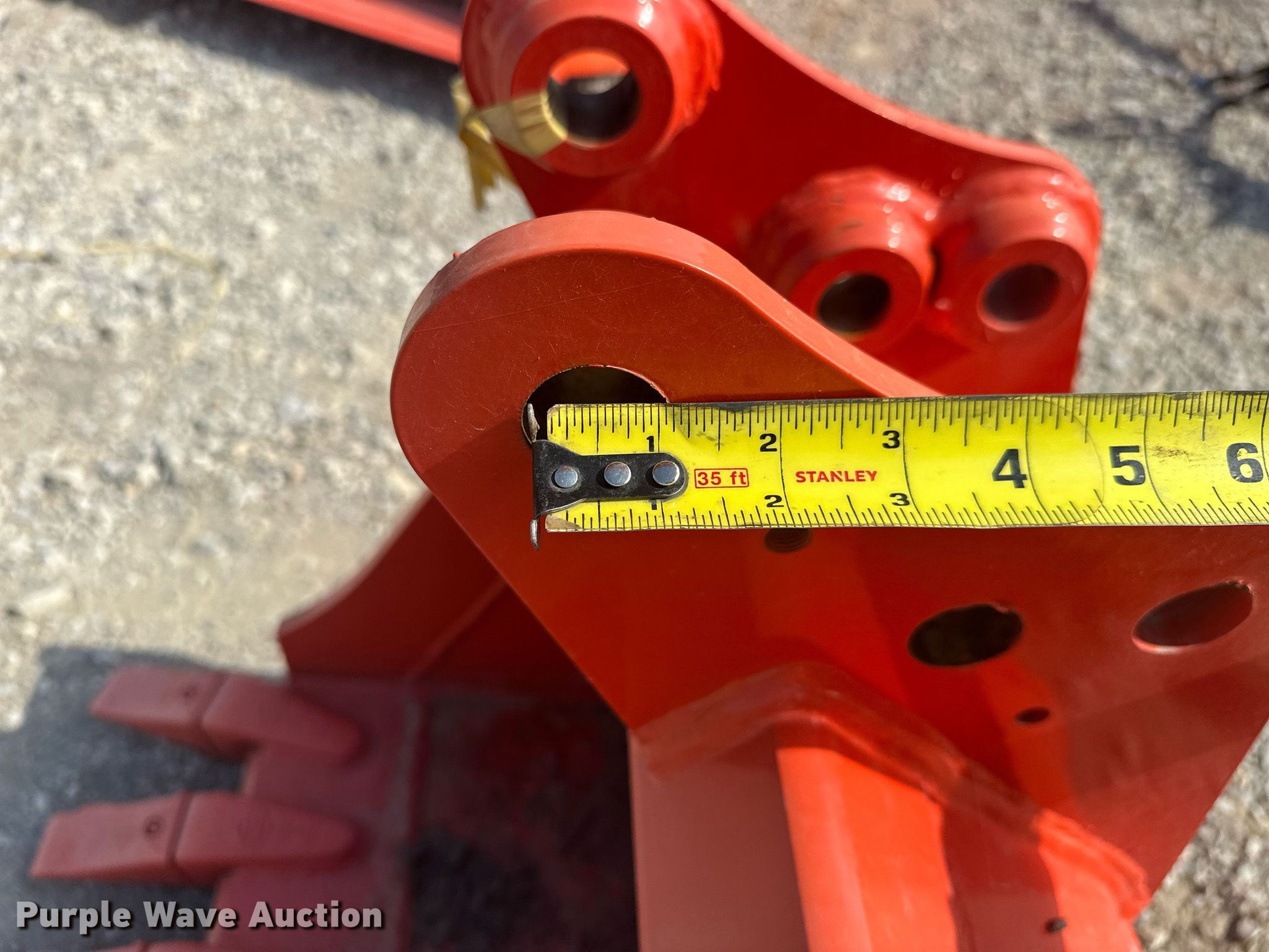 Kubota K7789 excavator bucket in Duncan, OK Item EJ4983 for sale