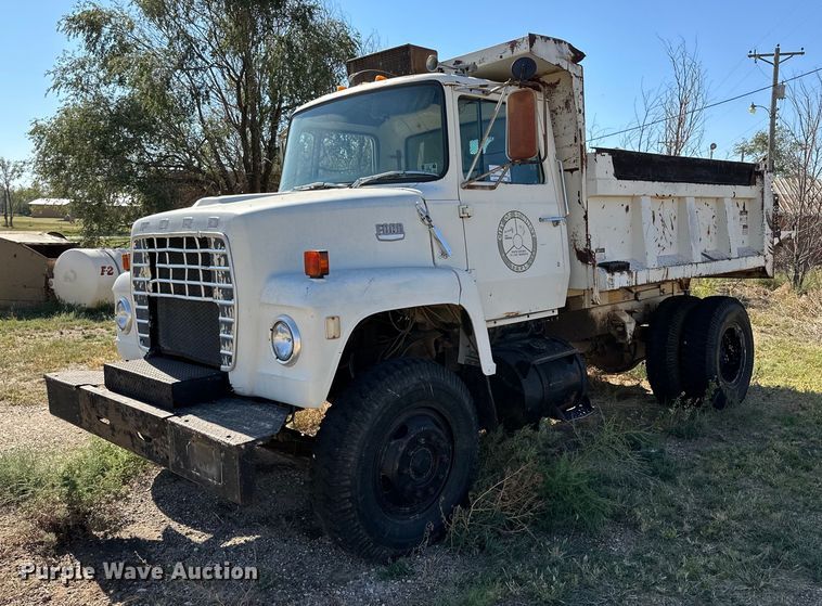 image for item DD3305 1978 Ford dump truck
