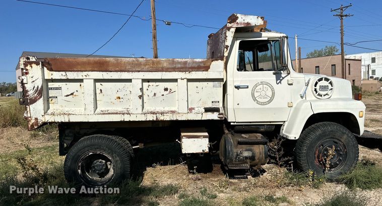 image for item DD3305 1978 Ford dump truck