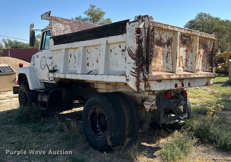 image for item DD3305 1978 Ford dump truck