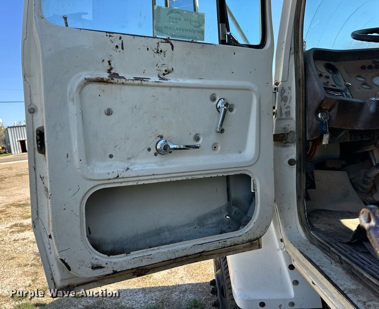 image for item DD3305 1978 Ford dump truck