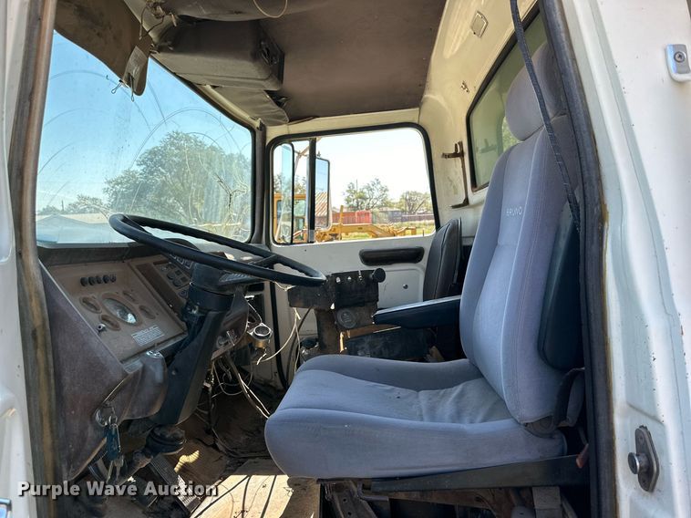 image for item DD3305 1978 Ford dump truck