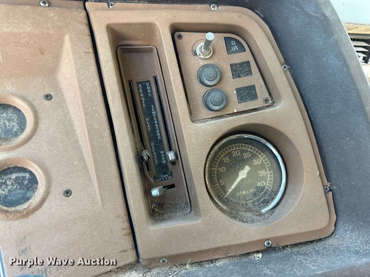 image for item DD3305 1978 Ford dump truck