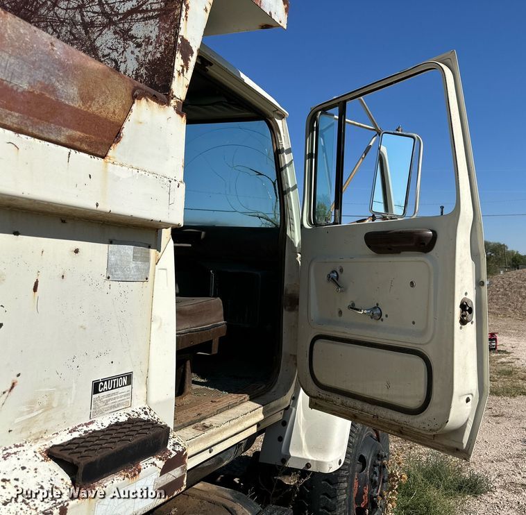 image for item DD3305 1978 Ford dump truck