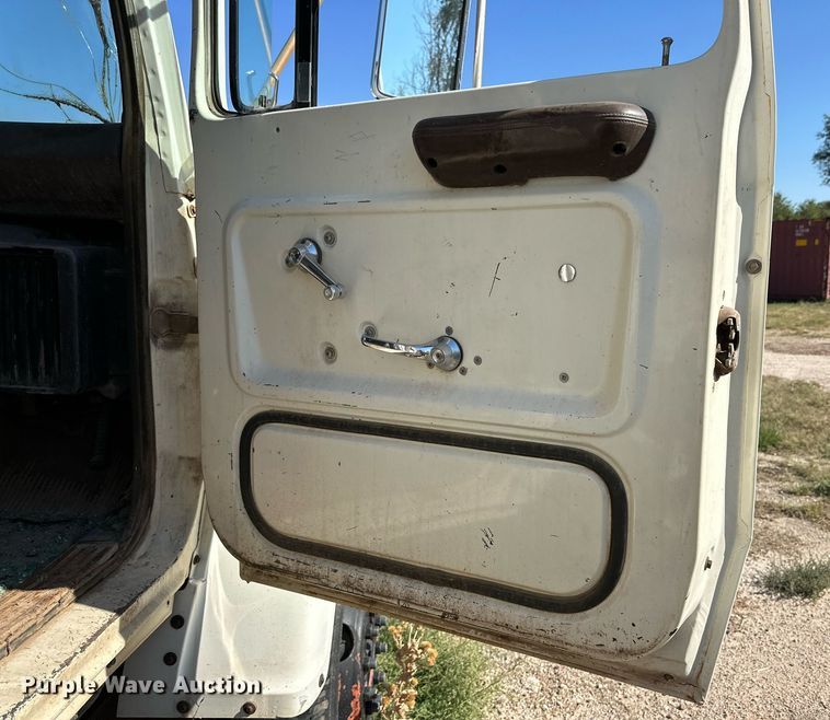 image for item DD3305 1978 Ford dump truck