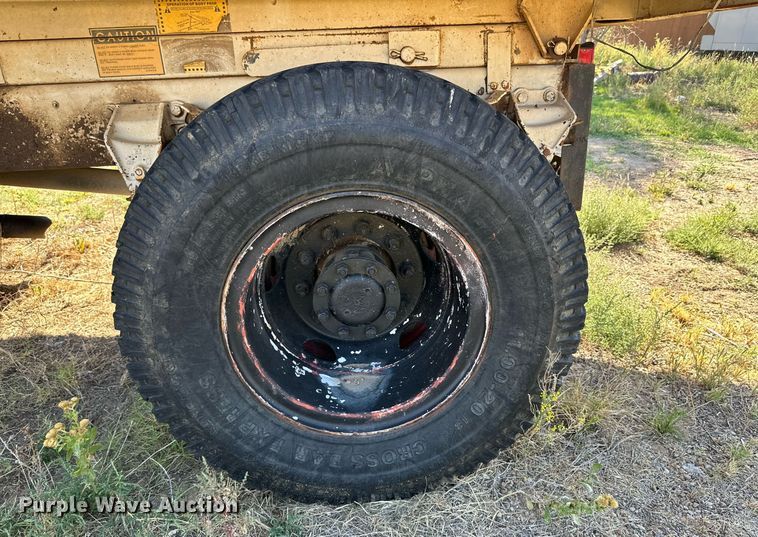 image for item DD3305 1978 Ford dump truck