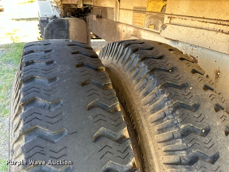 image for item DD3305 1978 Ford dump truck