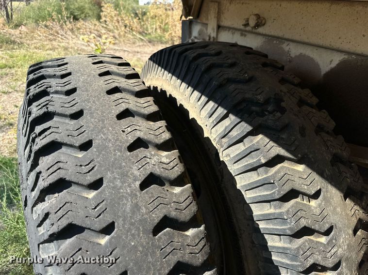 image for item DD3305 1978 Ford dump truck