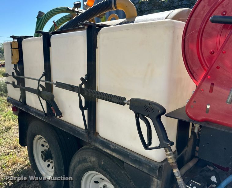 image for item DD3307 2010 Vac-Tron LP555DT vacuum excavator