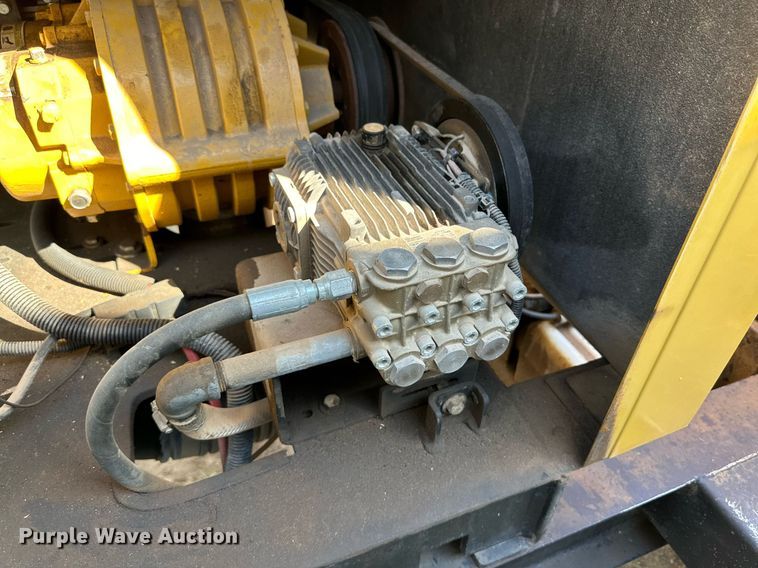 image for item DD3307 2010 Vac-Tron LP555DT vacuum excavator