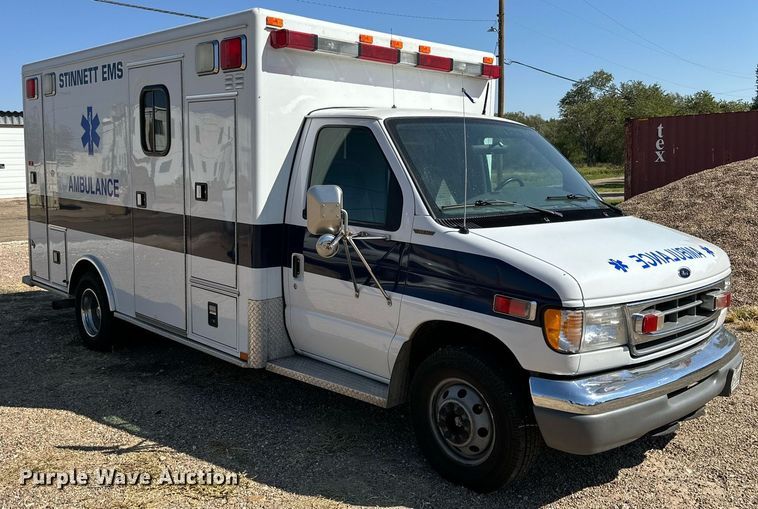 image for item DD3309 2002 Ford E450 ambulance