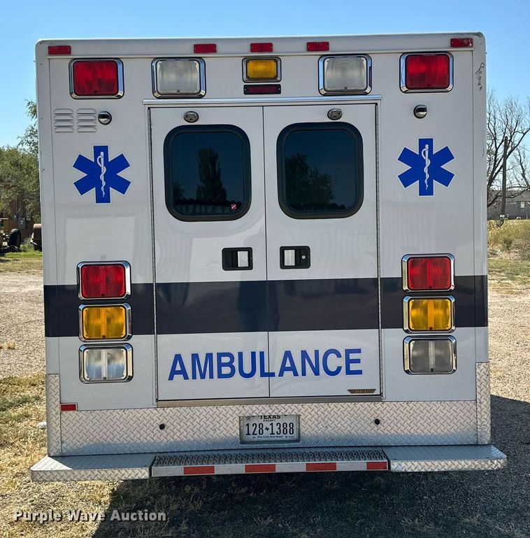 image for item DD3309 2002 Ford E450 ambulance