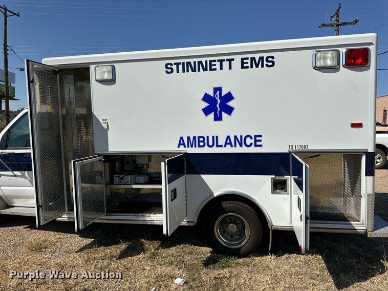 image for item DD3309 2002 Ford E450 ambulance