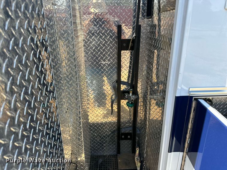 image for item DD3309 2002 Ford E450 ambulance