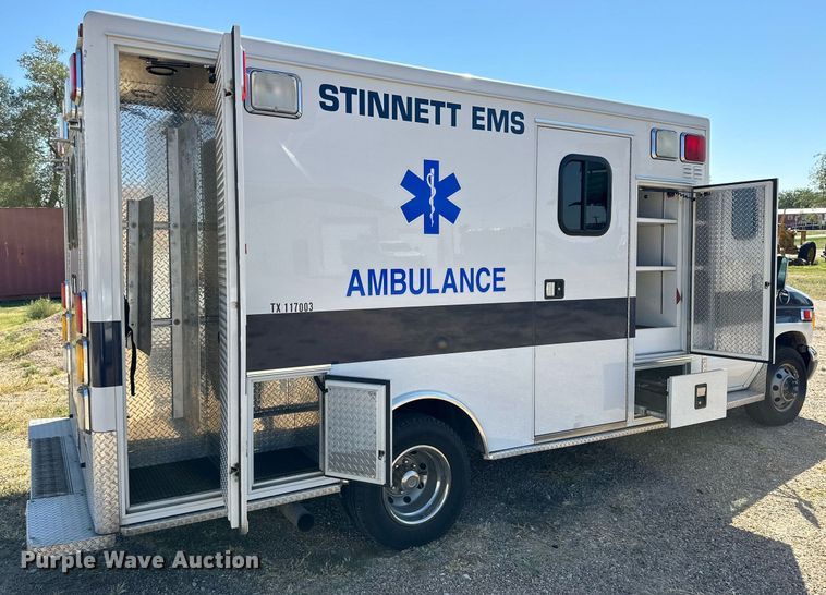 image for item DD3309 2002 Ford E450 ambulance