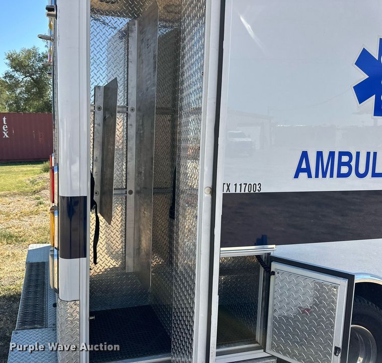 image for item DD3309 2002 Ford E450 ambulance