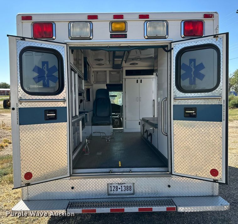 image for item DD3309 2002 Ford E450 ambulance
