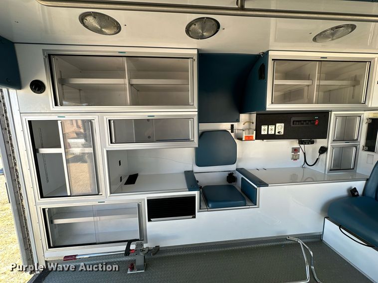 image for item DD3309 2002 Ford E450 ambulance