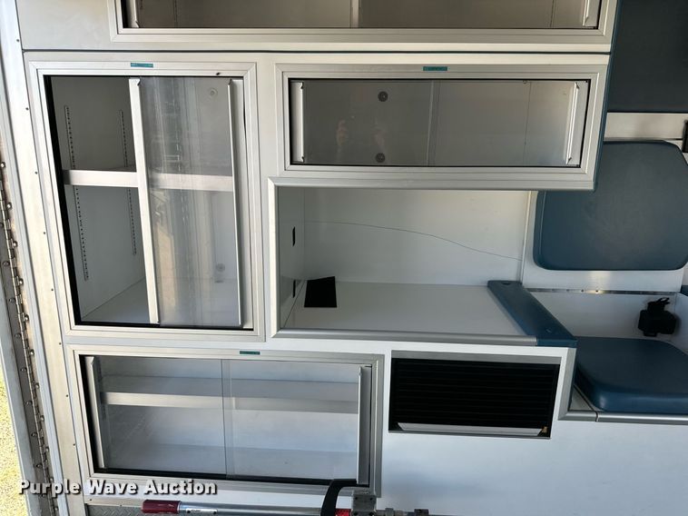 image for item DD3309 2002 Ford E450 ambulance
