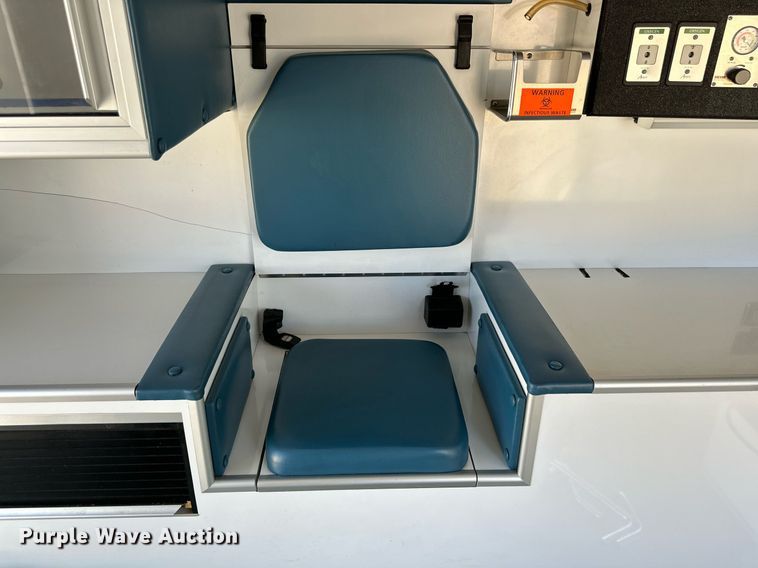 image for item DD3309 2002 Ford E450 ambulance