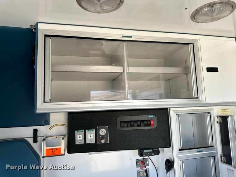 image for item DD3309 2002 Ford E450 ambulance