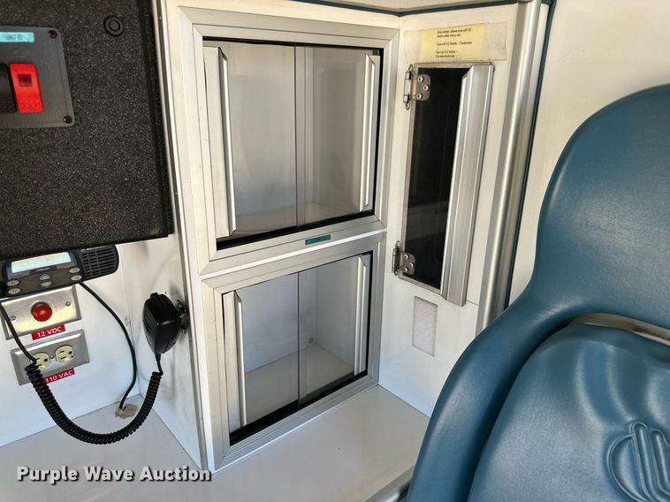 image for item DD3309 2002 Ford E450 ambulance