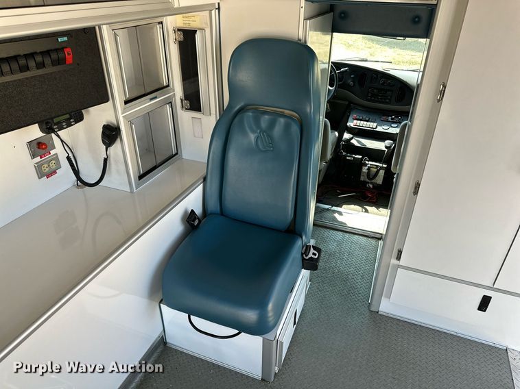 image for item DD3309 2002 Ford E450 ambulance