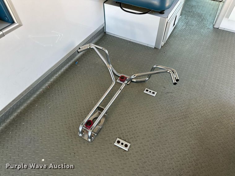 image for item DD3309 2002 Ford E450 ambulance