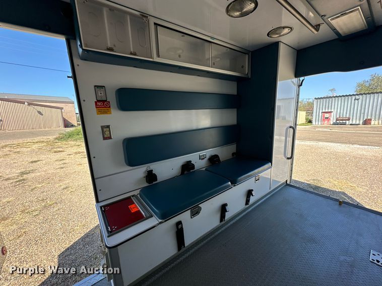image for item DD3309 2002 Ford E450 ambulance