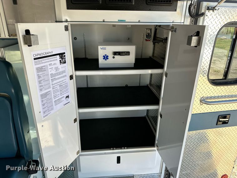 image for item DD3309 2002 Ford E450 ambulance