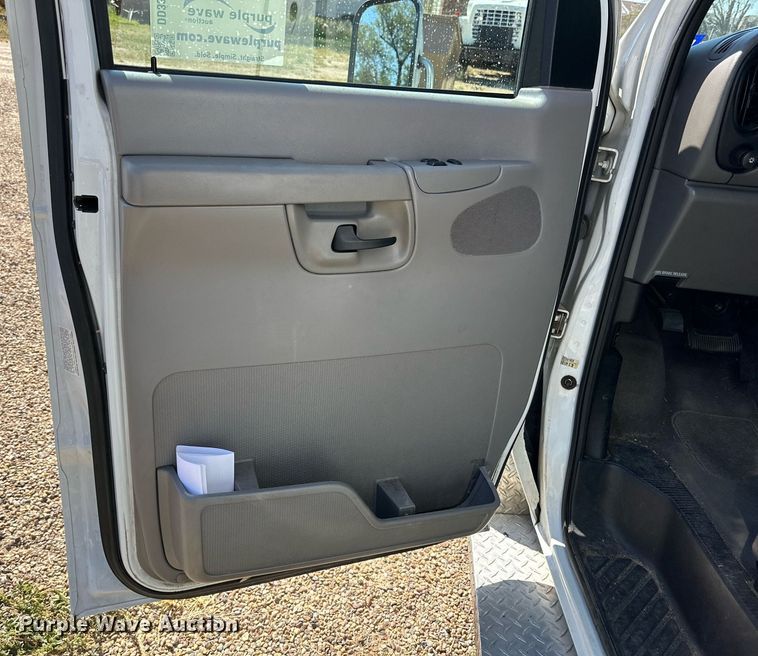 image for item DD3309 2002 Ford E450 ambulance