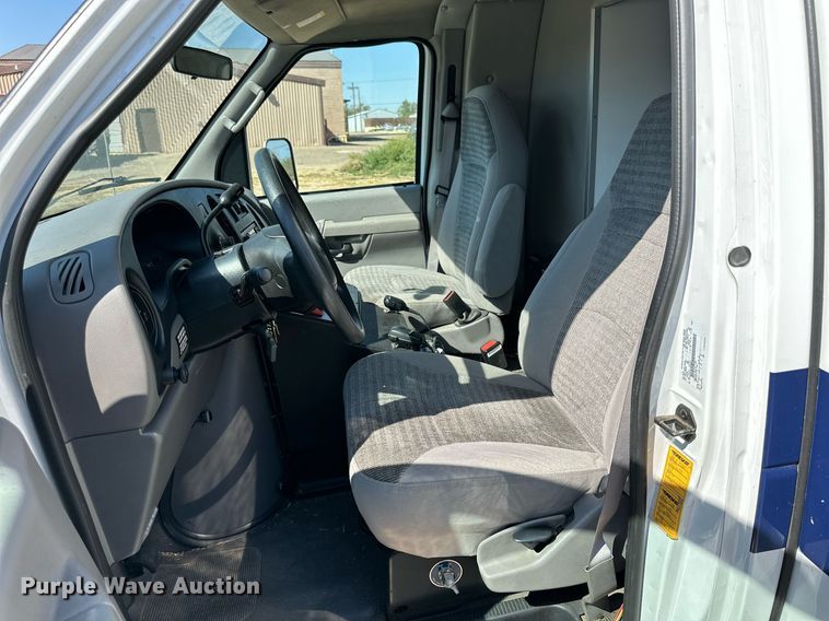 image for item DD3309 2002 Ford E450 ambulance