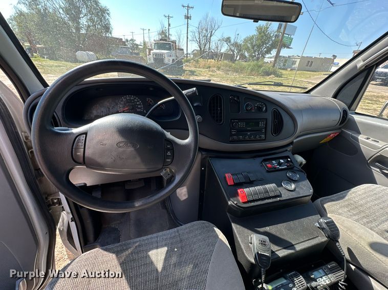 image for item DD3309 2002 Ford E450 ambulance