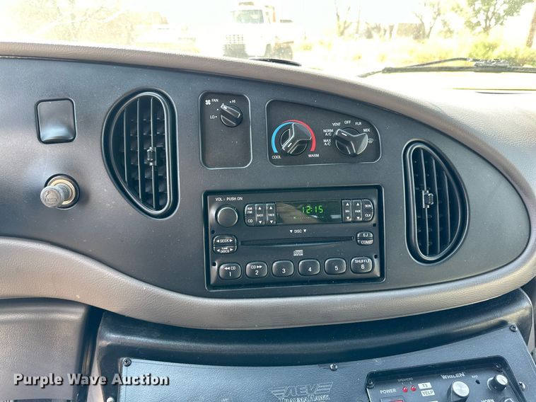 image for item DD3309 2002 Ford E450 ambulance