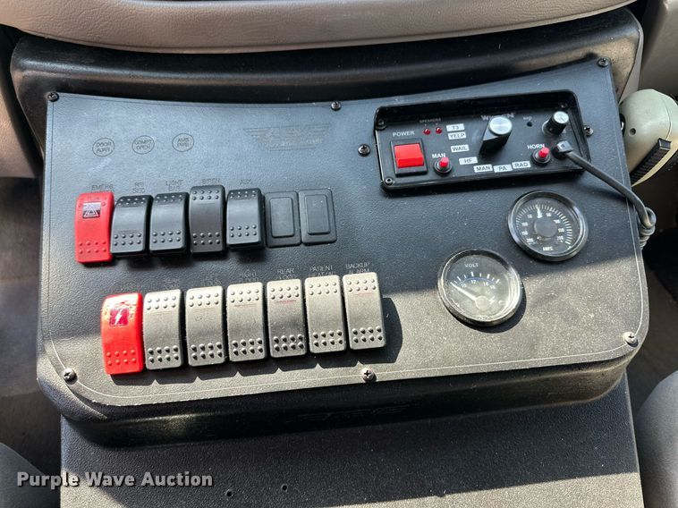 image for item DD3309 2002 Ford E450 ambulance