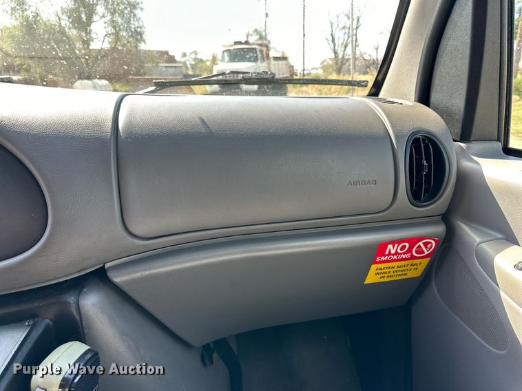 image for item DD3309 2002 Ford E450 ambulance