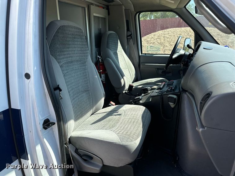 image for item DD3309 2002 Ford E450 ambulance