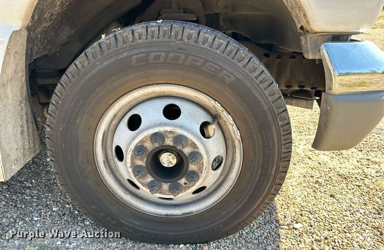 image for item DD3309 2002 Ford E450 ambulance