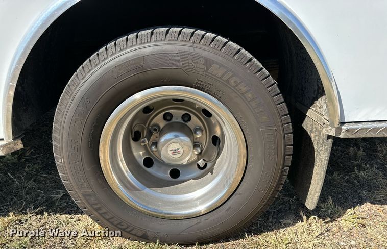 image for item DD3309 2002 Ford E450 ambulance