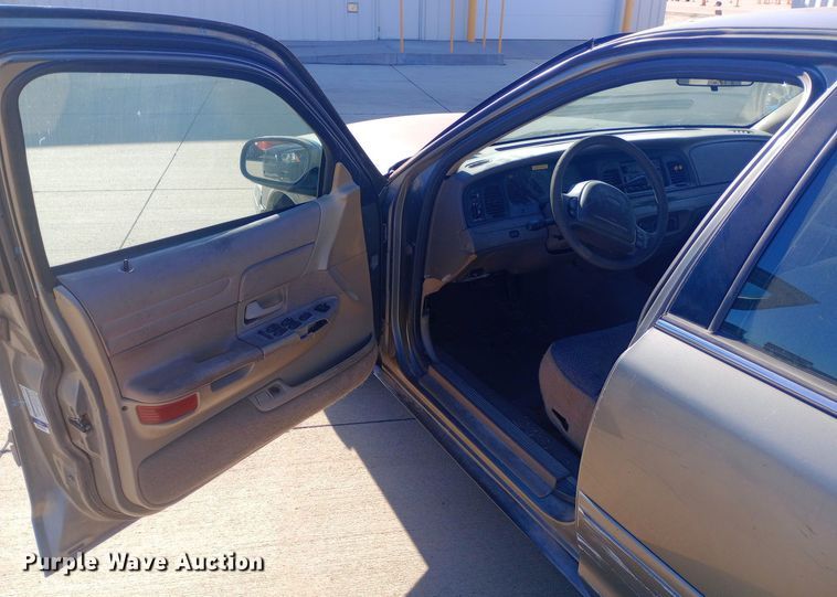 image for item DH1491 2000 Ford  Crown Victoria Police Interceptor 