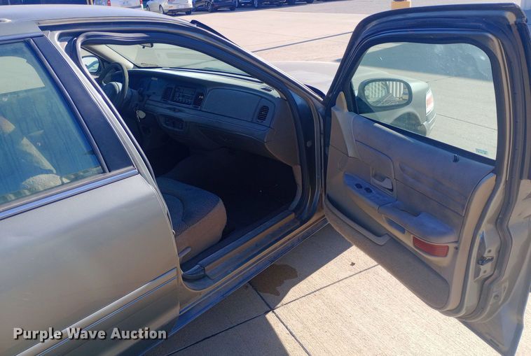 image for item DH1491 2000 Ford  Crown Victoria Police Interceptor 